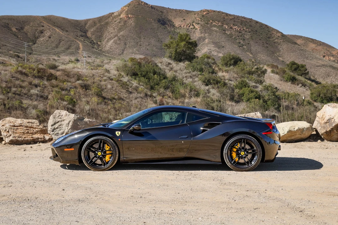 2016 Ferrari 488 GTB - Image 16 of 31