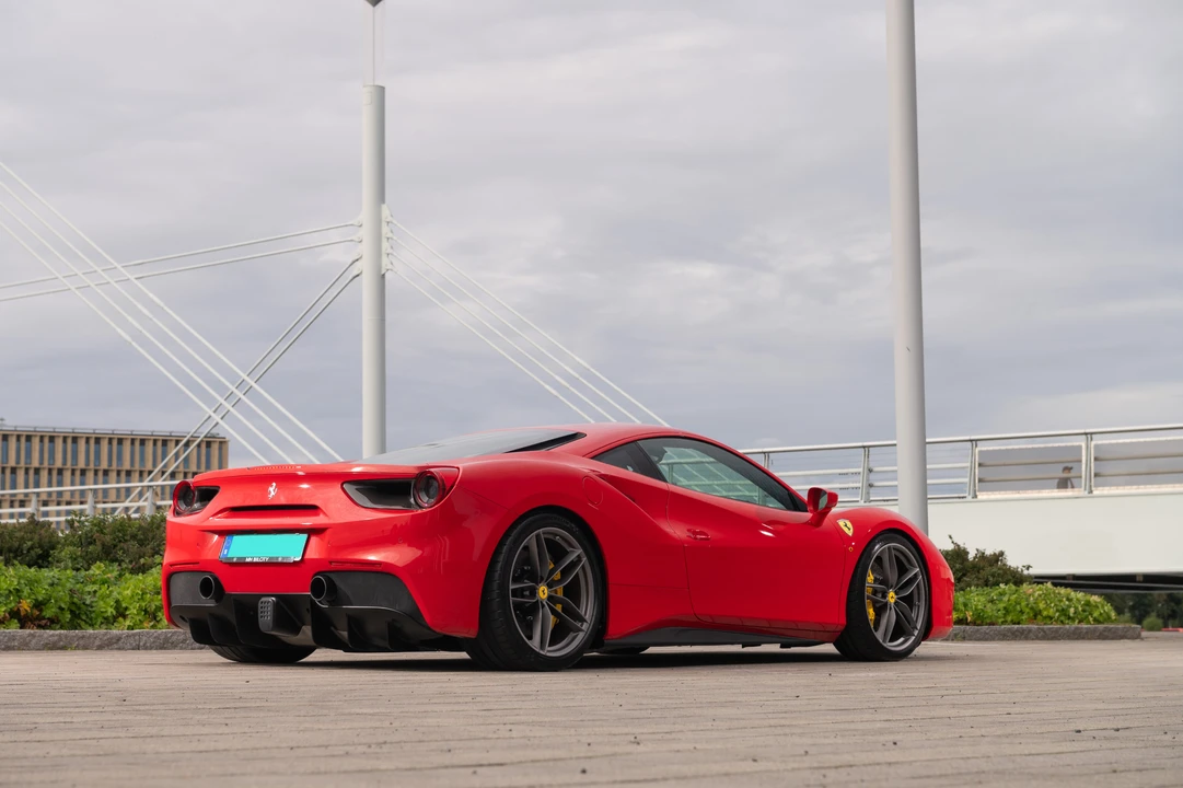 2016 Ferrari 488 GTB - Image 13 of 31