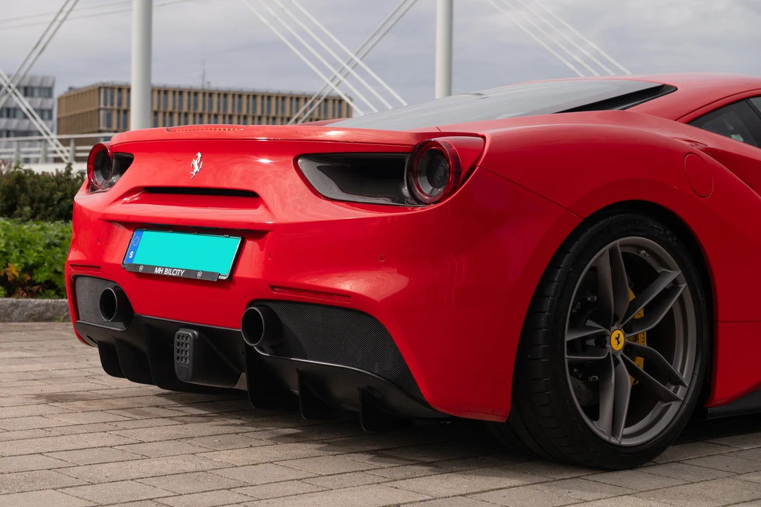 2016 Ferrari 488 GTB - Image 29 of 31