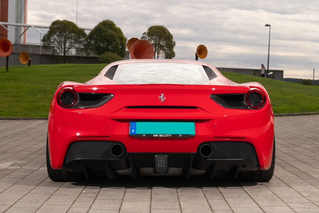 2016 Ferrari 488 GTB - Image 14 of 31