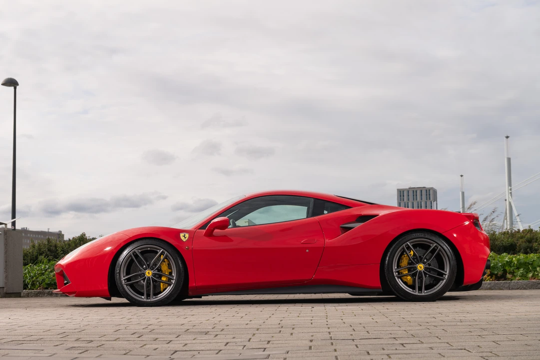 2016 Ferrari 488 GTB - Image 9 of 31