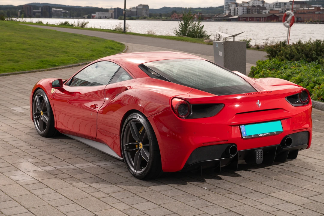 2016 Ferrari 488 GTB - Image 8 of 31