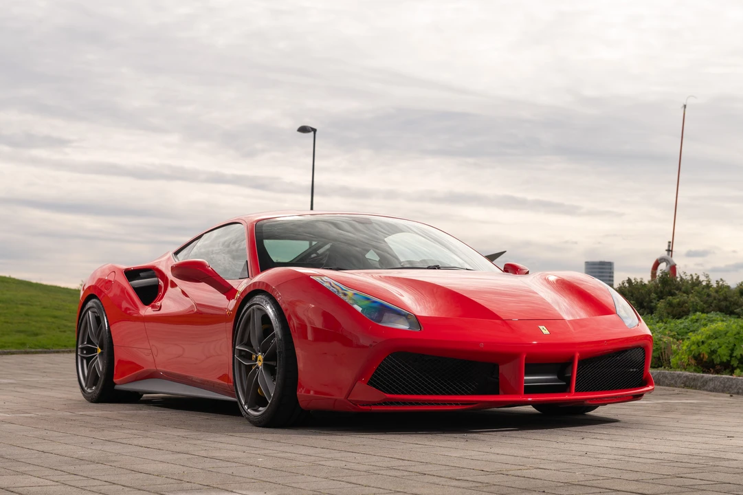 2016 Ferrari 488 GTB - Image 2 of 31