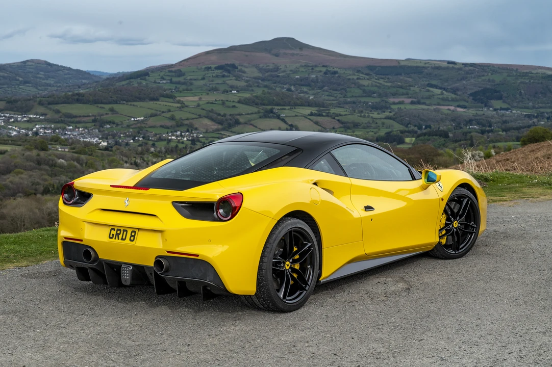 2016 Ferrari 488 GTB - Image 15 of 31