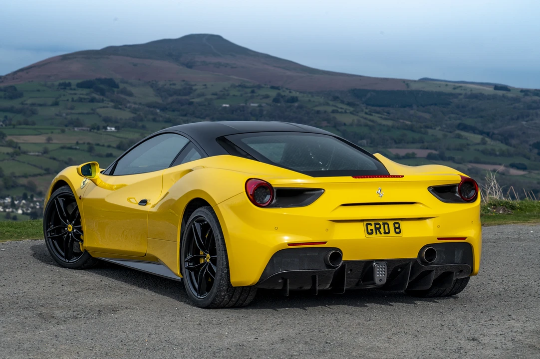 2016 Ferrari 488 GTB - Image 5 of 31