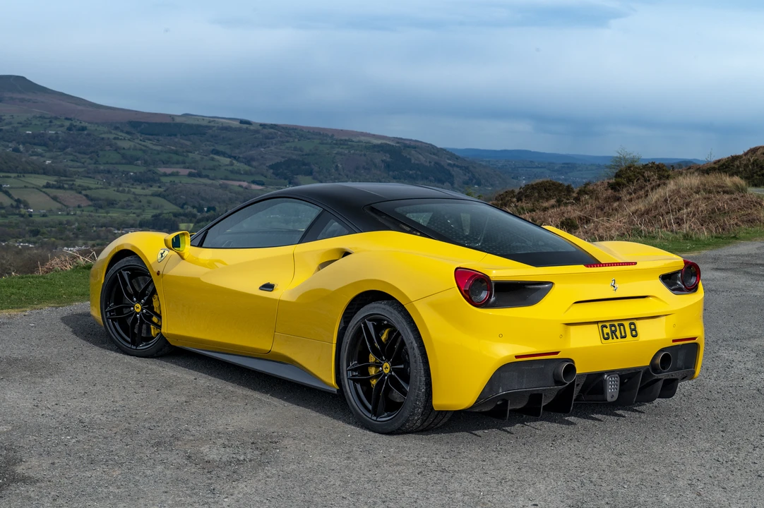 2016 Ferrari 488 GTB - Image 13 of 31