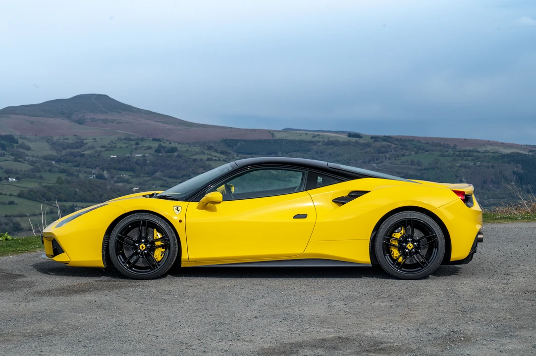 2016 Ferrari 488 GTB - Image 12 of 31