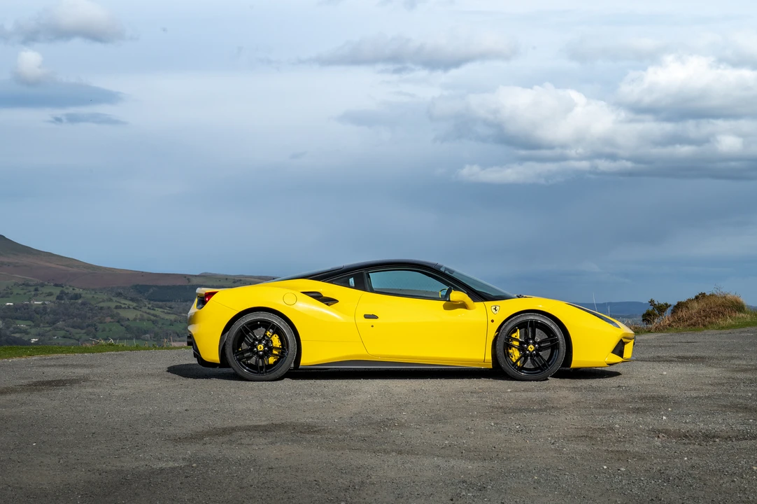2016 Ferrari 488 GTB - Image 16 of 31