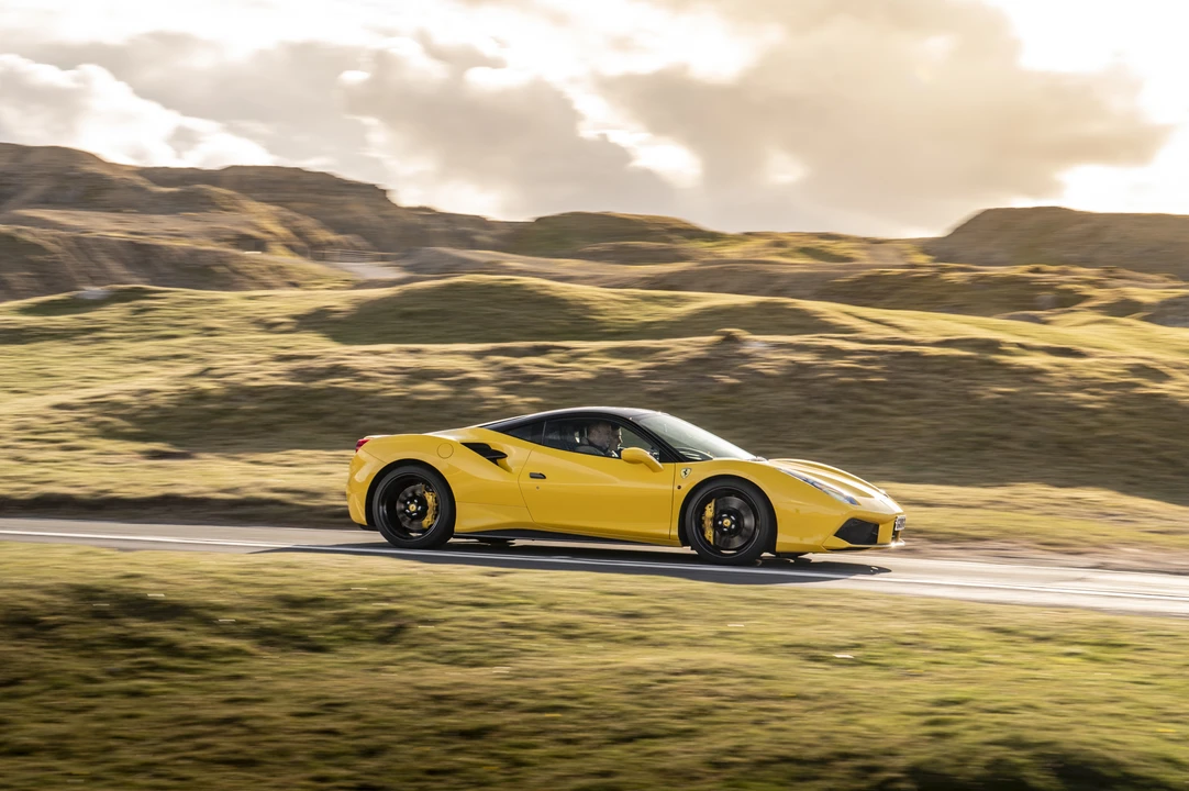 2016 Ferrari 488 GTB - Image 23 of 31
