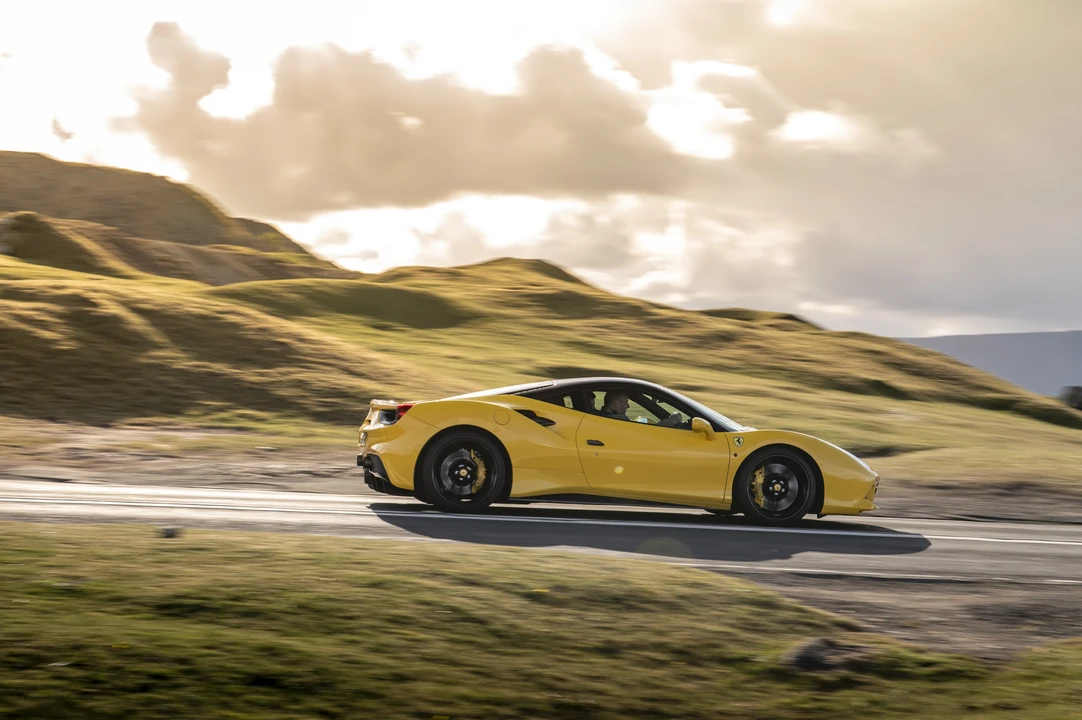 2016 Ferrari 488 GTB - Image 24 of 31