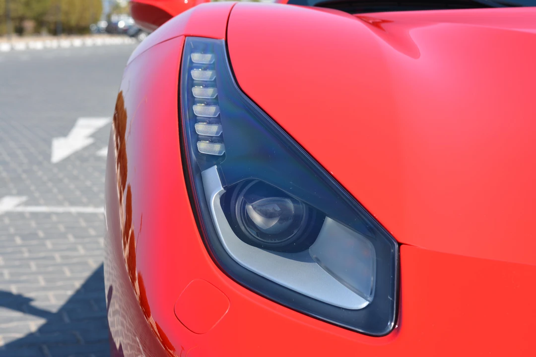 2016 Ferrari 488 GTB - Image 15 of 31