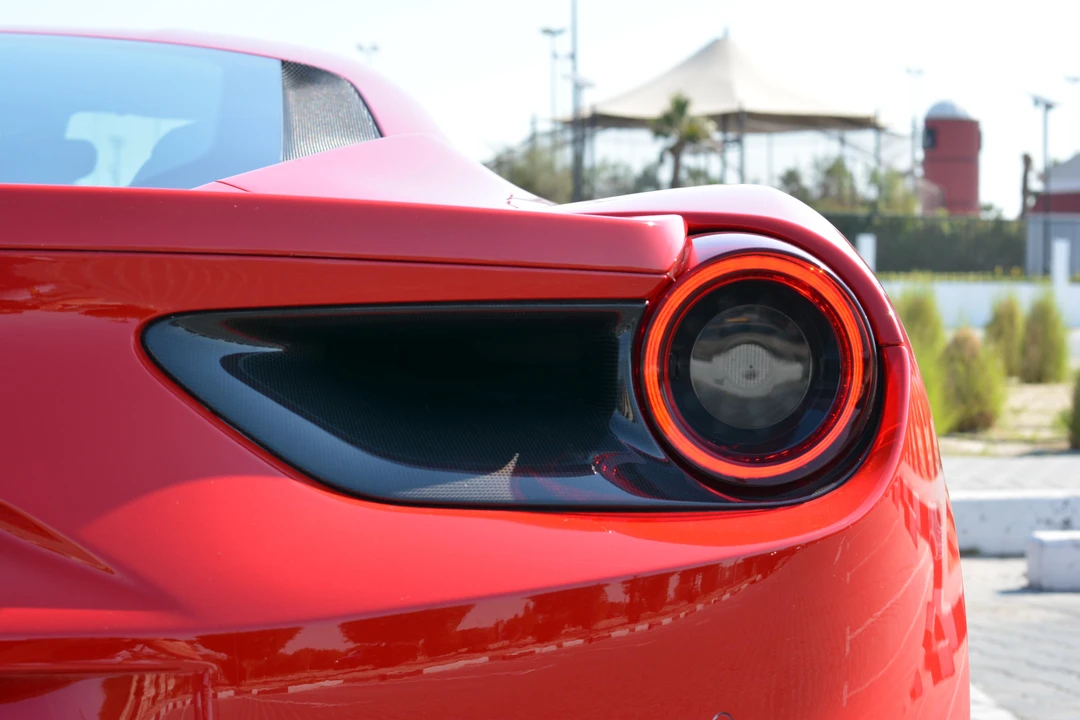 2016 Ferrari 488 GTB - Image 23 of 31