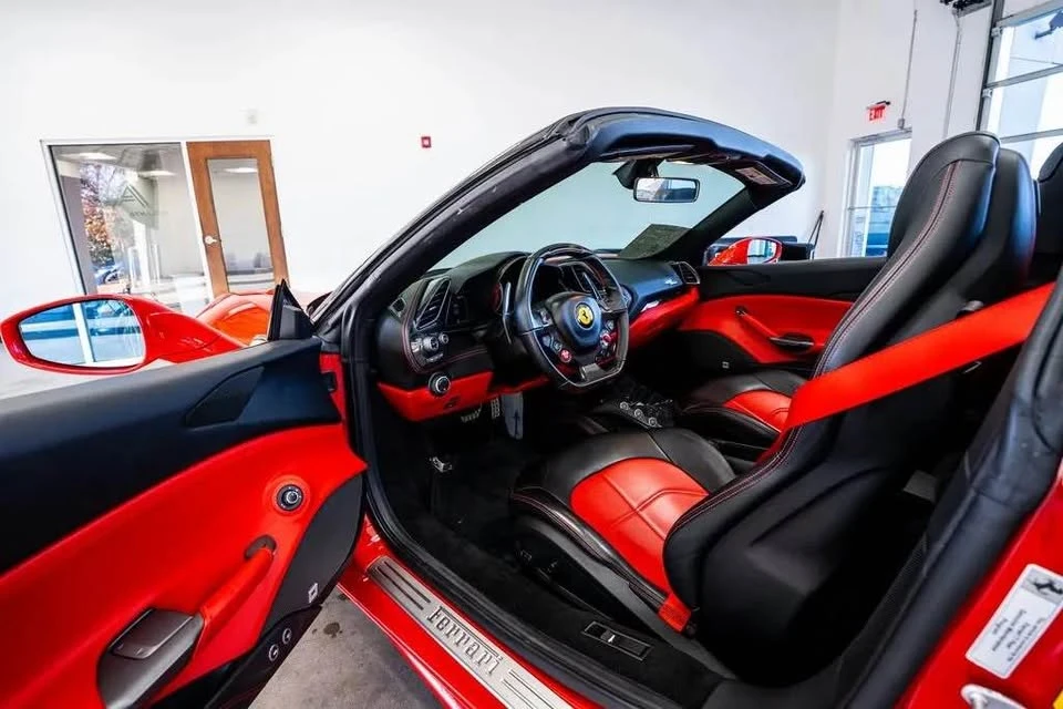 2016 Ferrari 488 Spider - Image 4 of 7