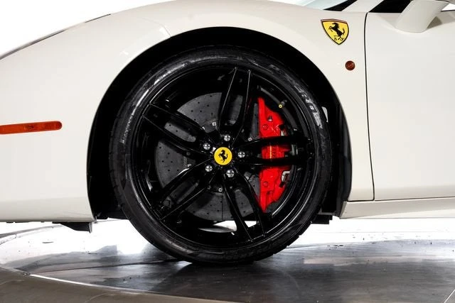 2016 Ferrari 488 Spider - Image 17 of 31