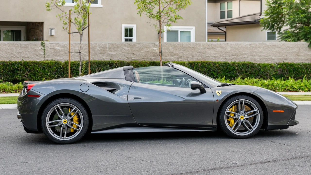 2016 Ferrari 488 Spider - Image 4 of 31