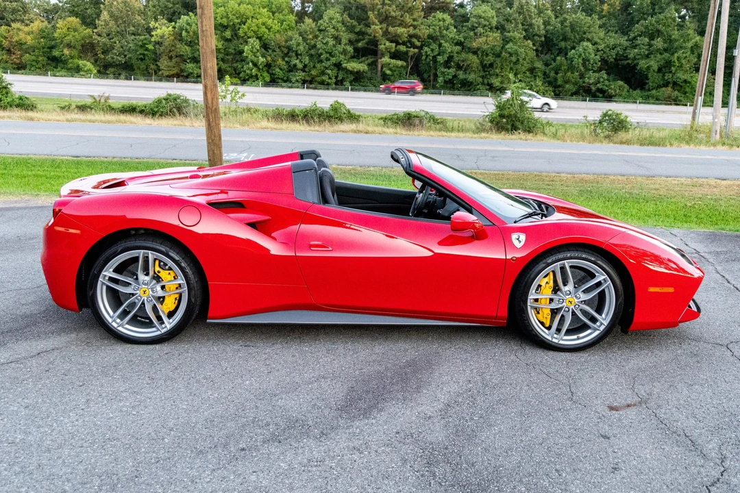 2016 Ferrari 488 Spider - Image 5 of 31