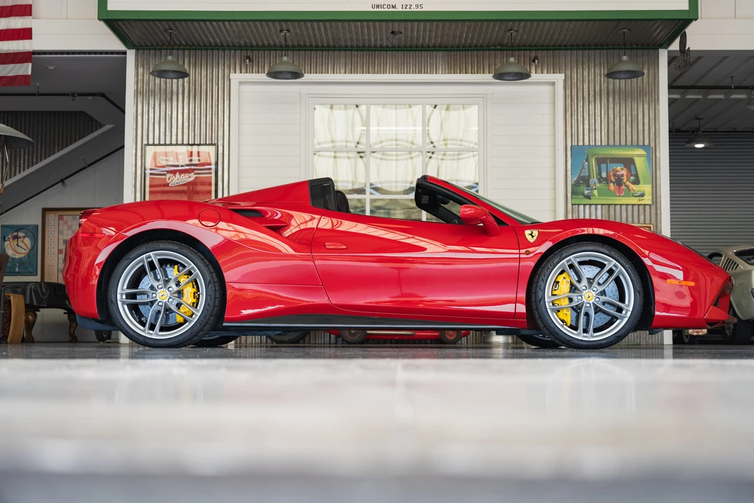 2016 Ferrari 488 Spider - Image 15 of 31