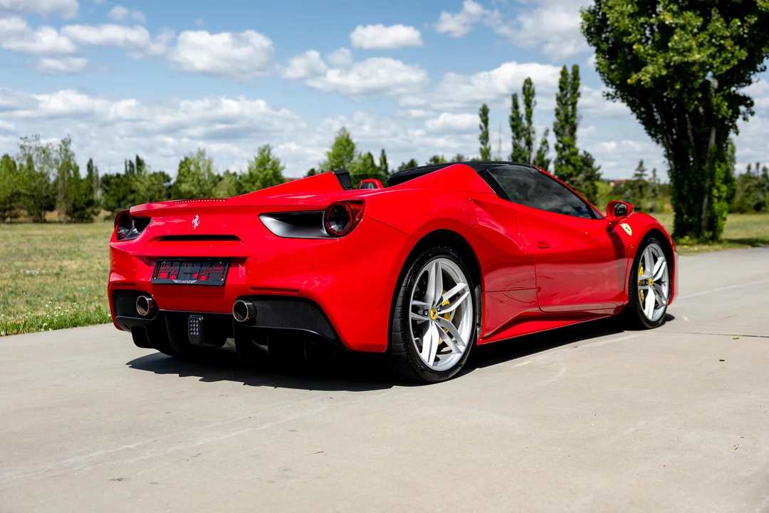 2016 Ferrari 488 Spider - Image 5 of 31