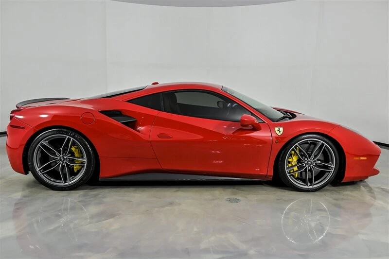 2016 Ferrari 488 GTB - Image 10 of 31