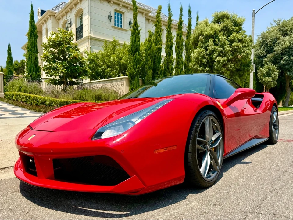 2016 Ferrari 488 GTB - Image 4 of 12