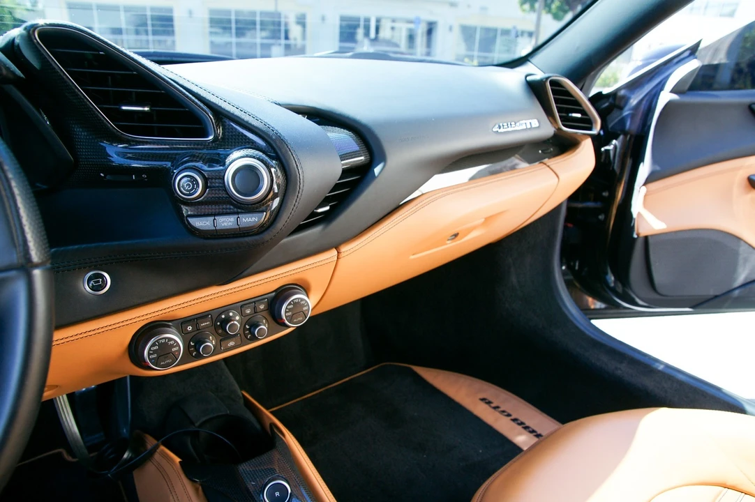 2016 Ferrari 488 GTB - Image 29 of 31
