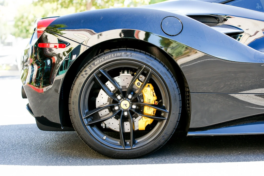 2016 Ferrari 488 GTB - Image 9 of 31