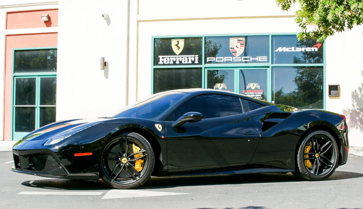 2016 Ferrari 488 GTB - Image 2 of 31