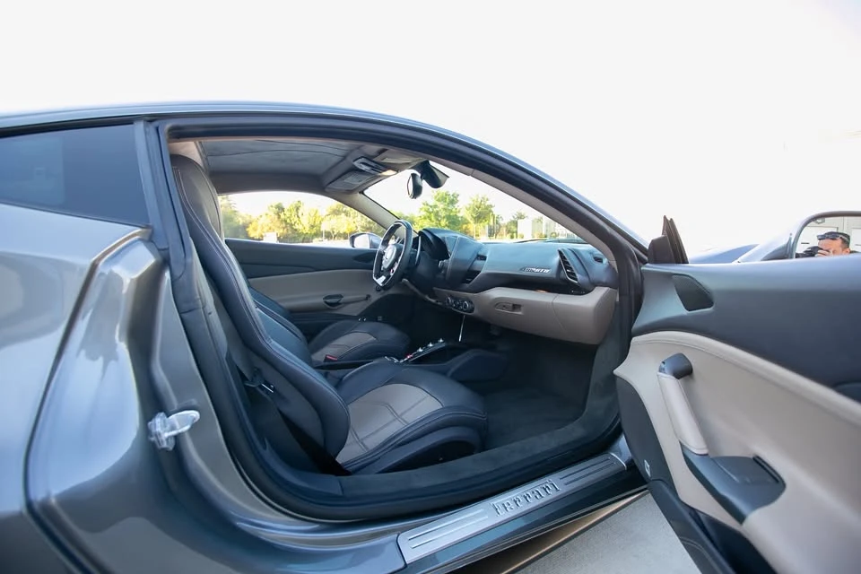 2016 Ferrari 488 GTB - Image 19 of 20