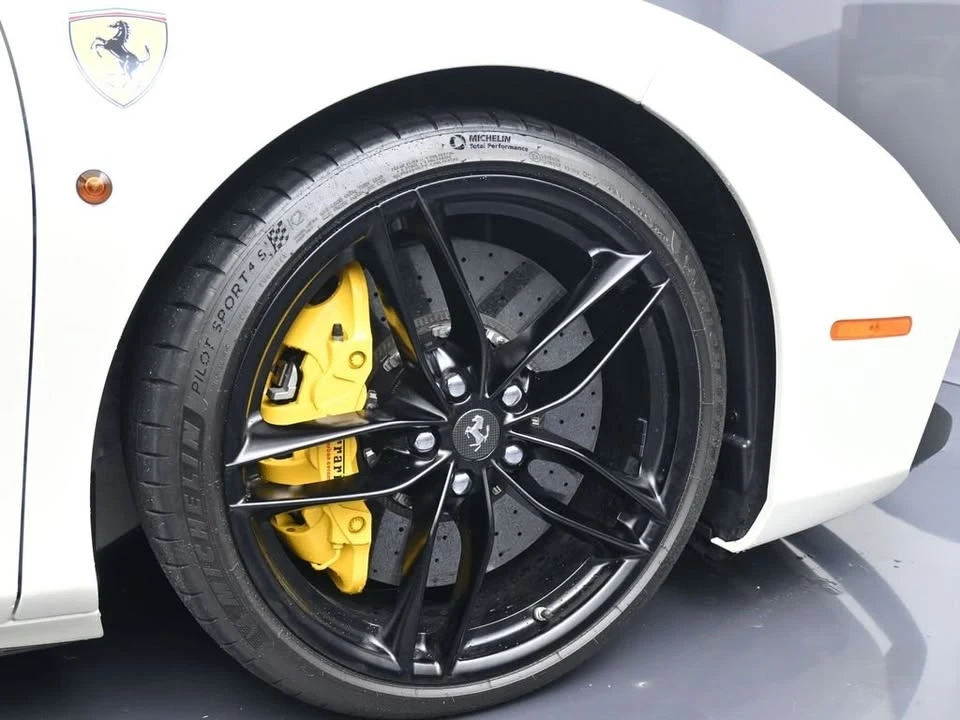 2016 Ferrari 488 GTB - Image 4 of 12