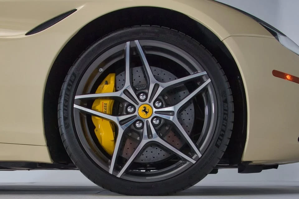 2016 Ferrari California T - Image 13 of 18