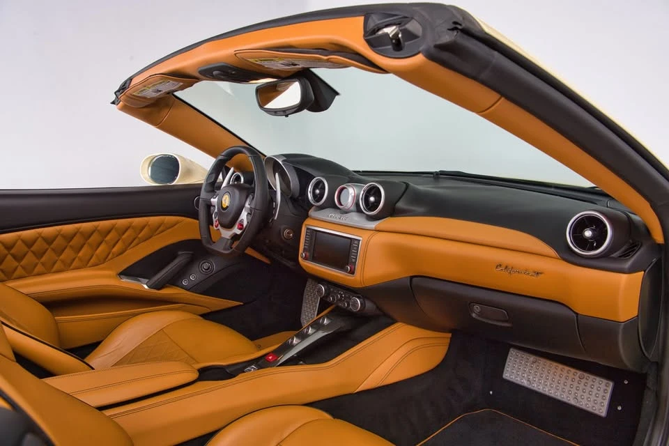 2016 Ferrari California T - Image 16 of 18