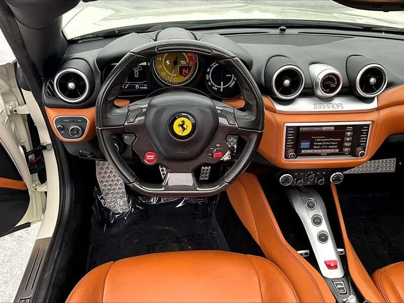 2016 Ferrari California T - Image 5 of 5