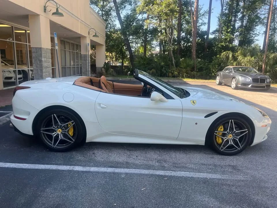 2016 Ferrari California T - Image 19 of 20