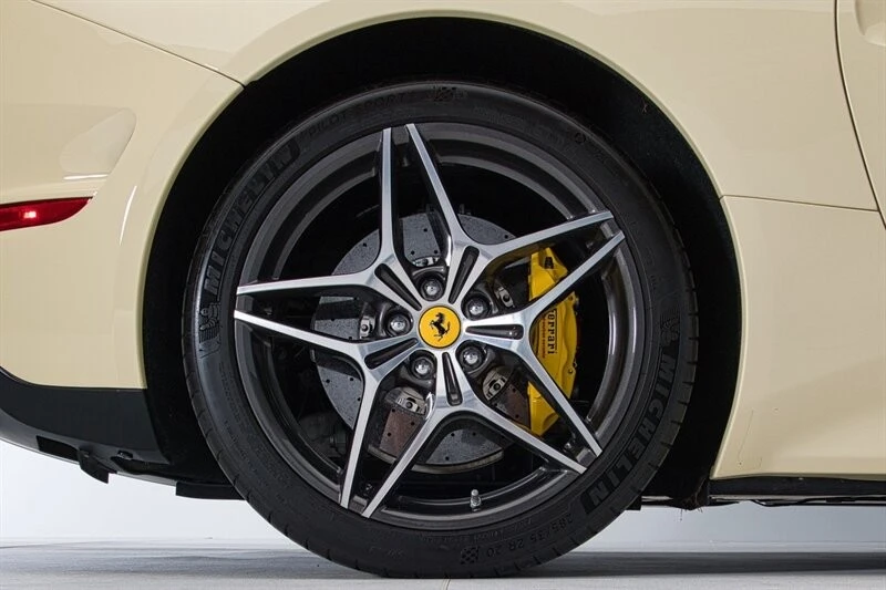 2016 Ferrari California T - Image 17 of 21