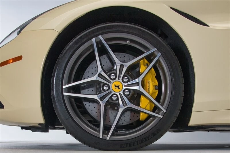 2016 Ferrari California T - Image 8 of 21