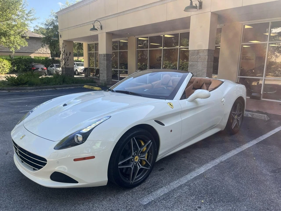 2016 Ferrari California T - Image 14 of 31