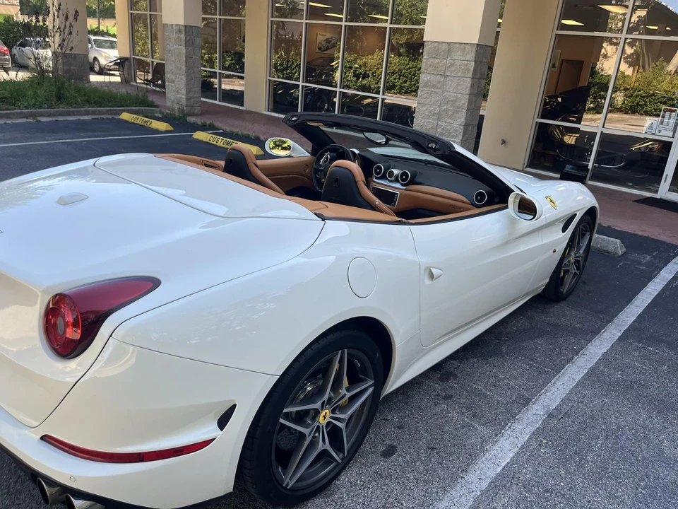 2016 Ferrari California T - Image 5 of 31
