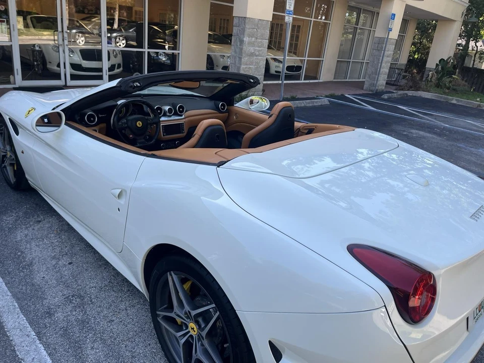 2016 Ferrari California T - Image 9 of 31