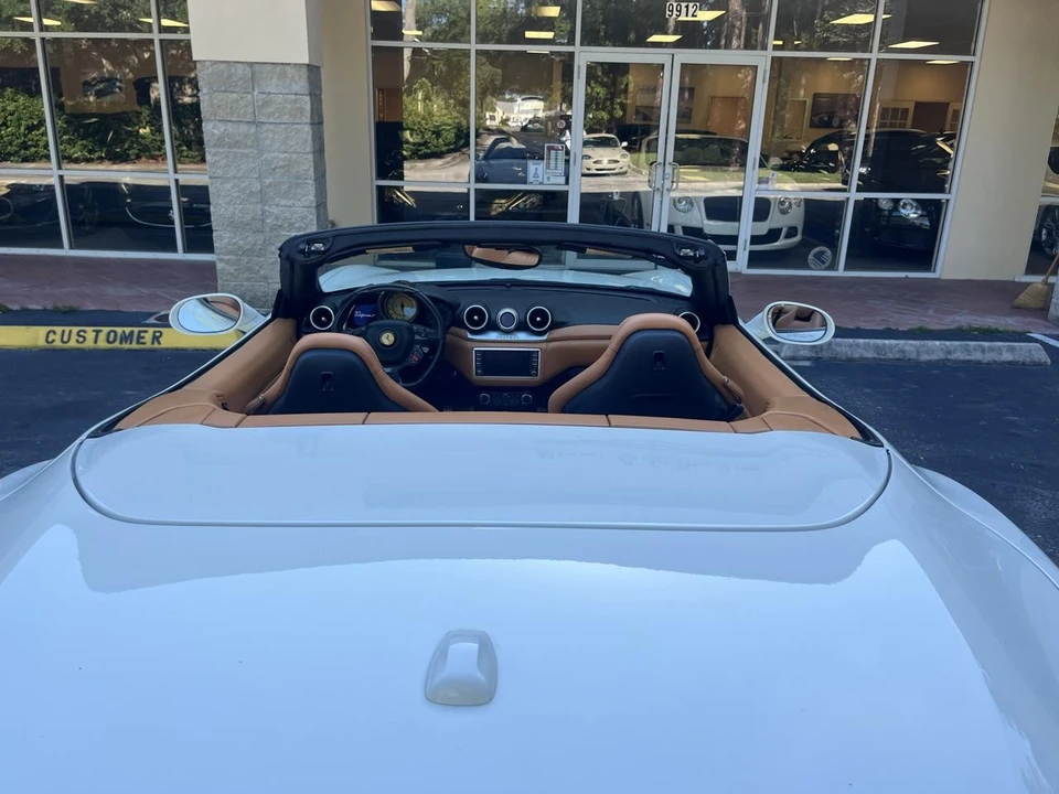 2016 Ferrari California T - Image 6 of 31