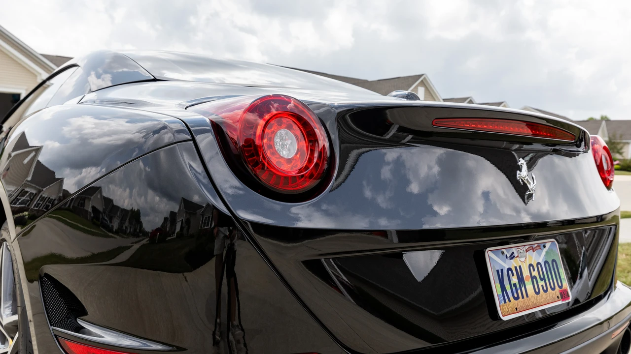 2016 Ferrari California T - Image 29 of 31
