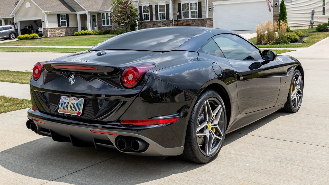 2016 Ferrari California T - Image 12 of 31