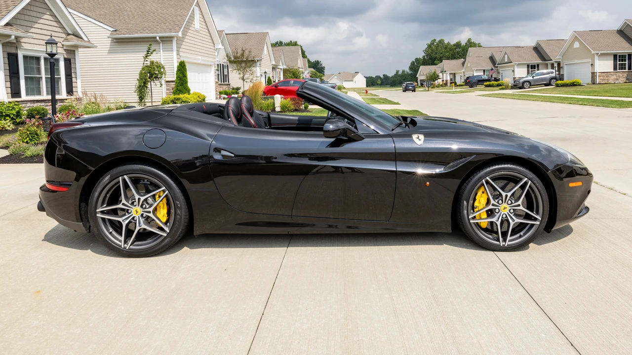 2016 Ferrari California T - Image 5 of 31