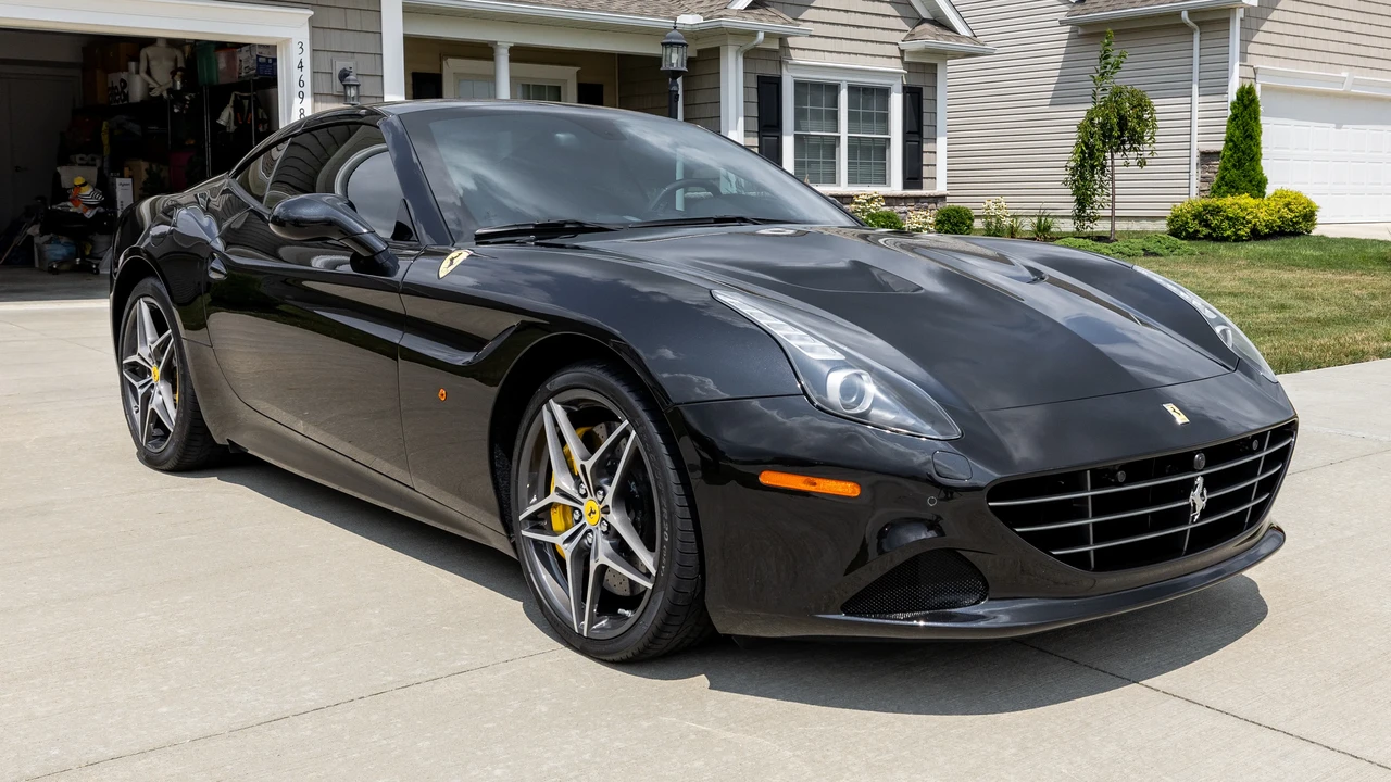 2016 Ferrari California T - Image 10 of 31