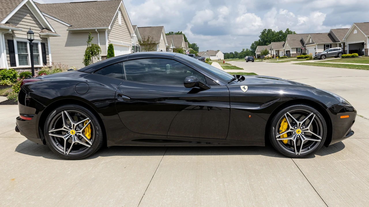 2016 Ferrari California T - Image 11 of 31