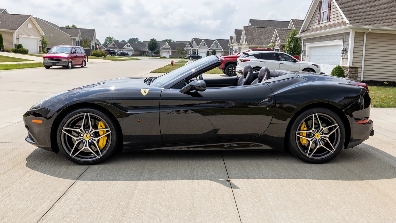 2016 Ferrari California T - Image 6 of 31