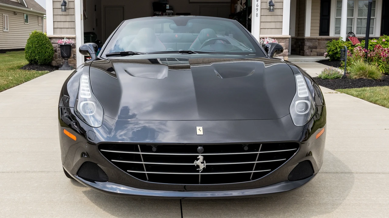 2016 Ferrari California T - Image 2 of 31