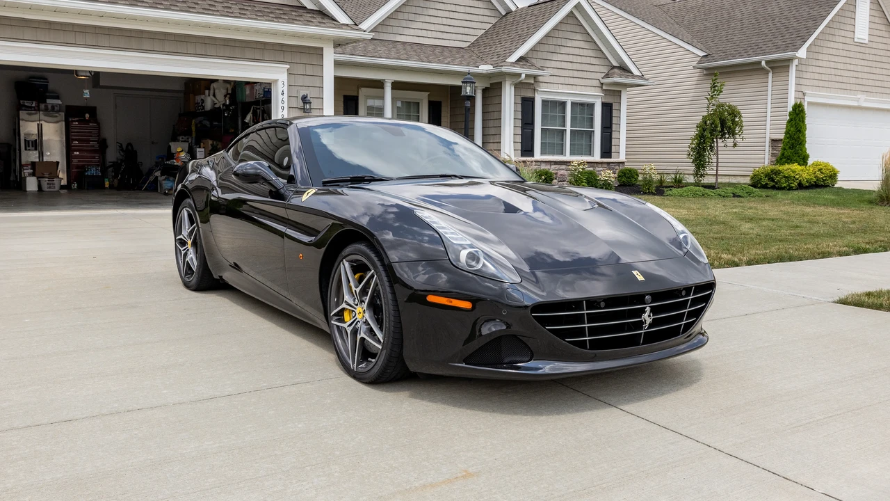 2016 Ferrari California T - Image 17 of 31