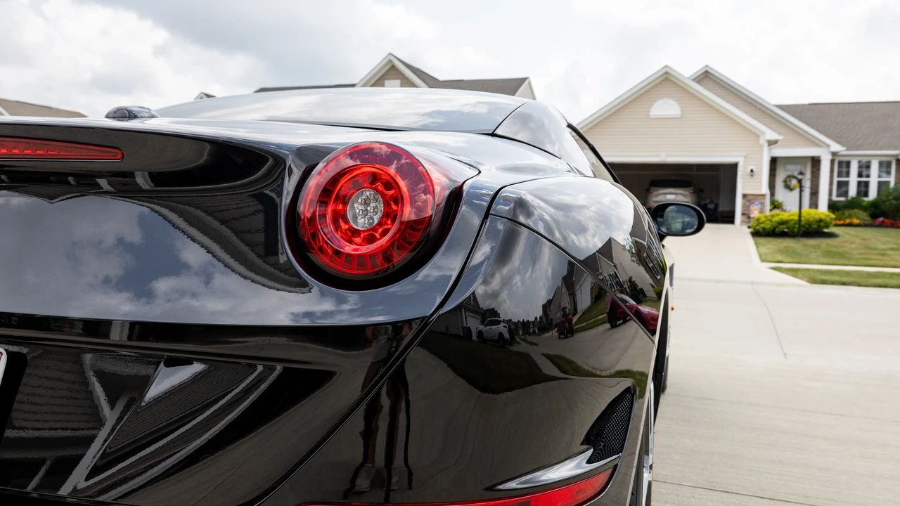 2016 Ferrari California T - Image 30 of 31