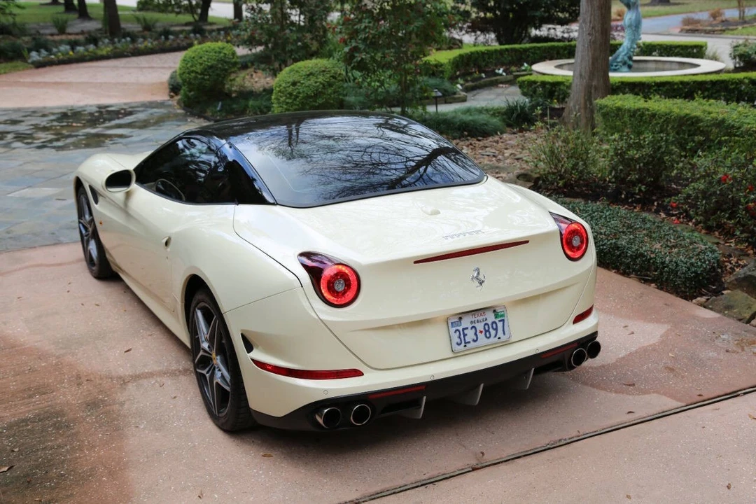 2016 Ferrari California T - Image 18 of 31