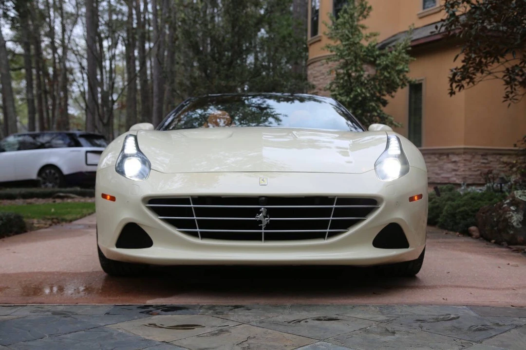 2016 Ferrari California T - Image 11 of 31